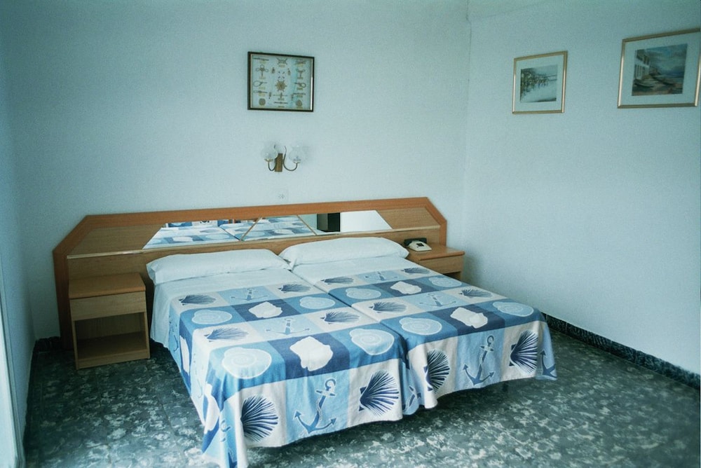 Habitación Doble Básica o con Dos Camas