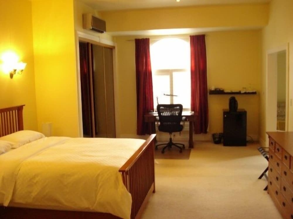 Orchid Suite, 1 King Bed and 1 Sofa Bed, Fireplace, Jetted Tub