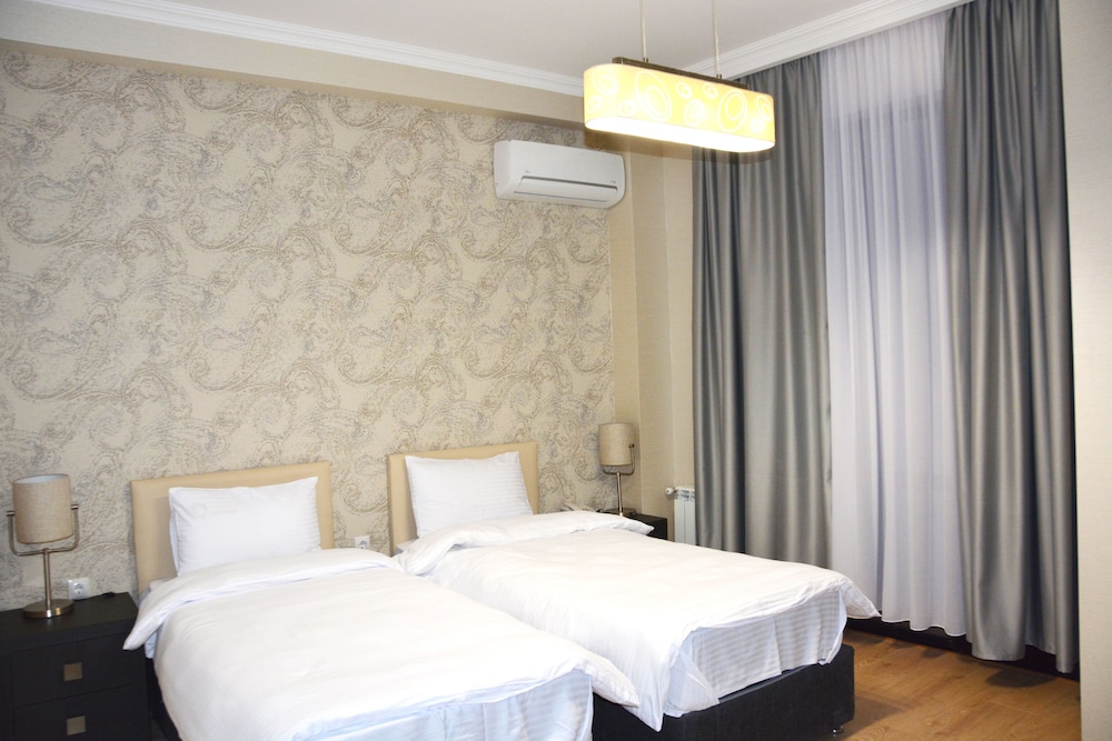 Deluxe Twin Room, Multiple Beds, City View photo 3