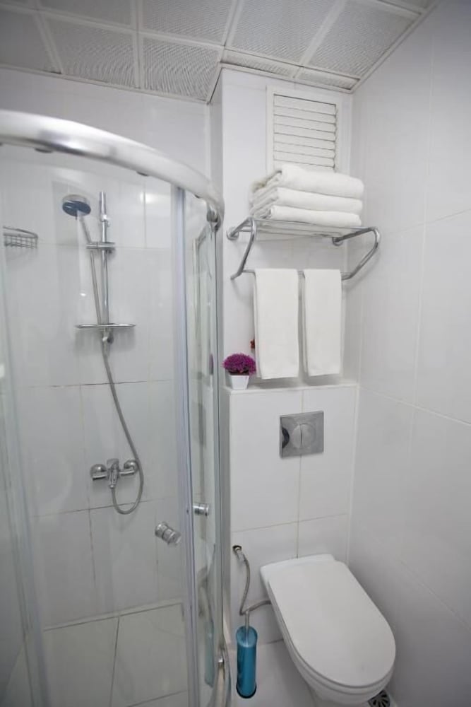 Basic Triple Room photo 3