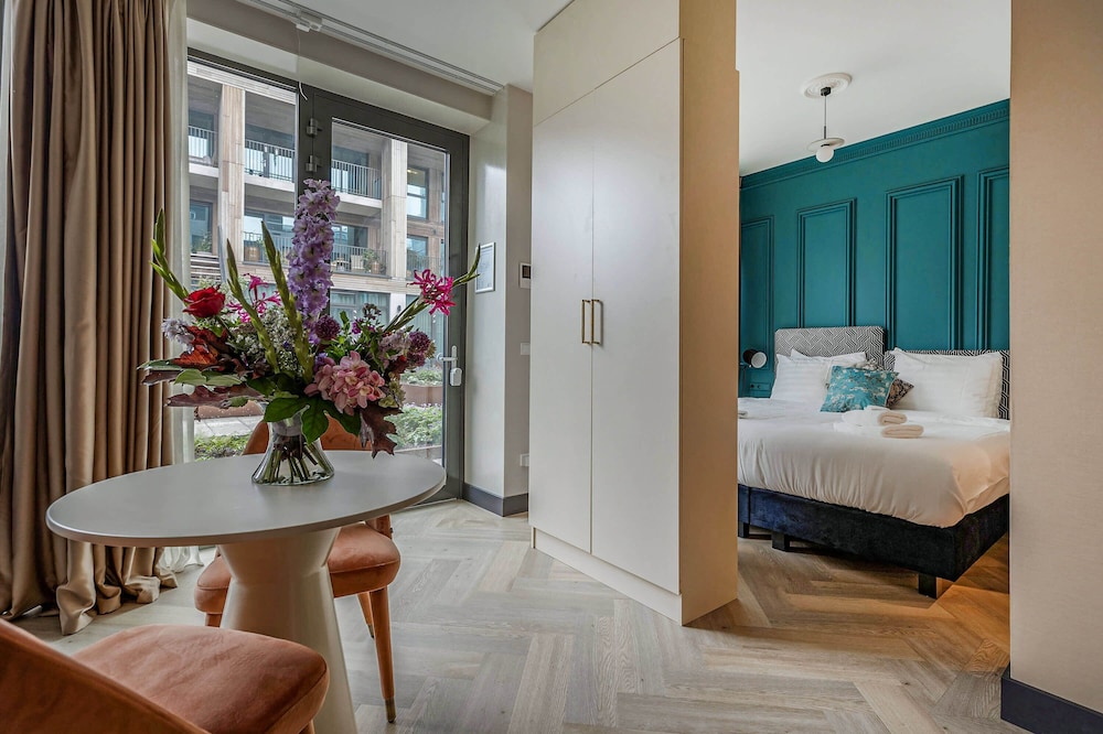 Studio, 1 King Bed with Sofa bed, Kitchen