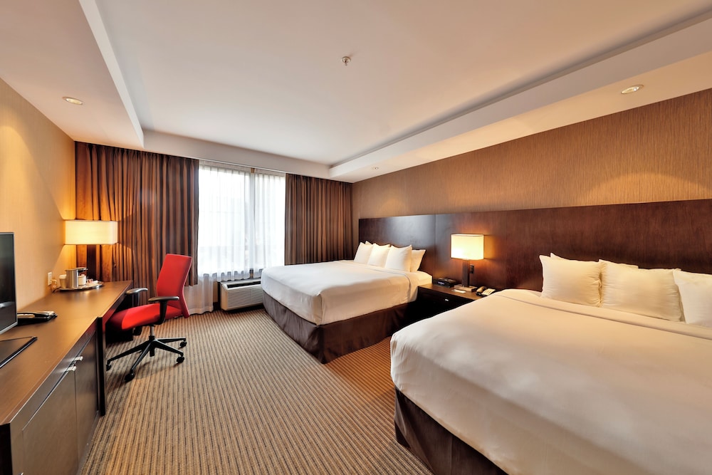 Premium Room, Multiple Beds - Photo 1