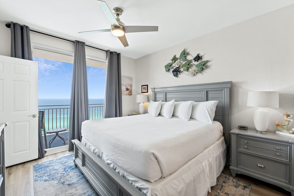 Condo, 2 Bedrooms, Ocean View (1406E) photo 2
