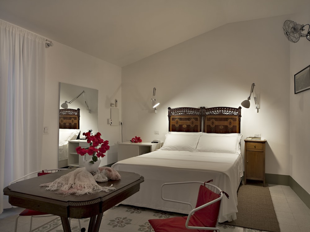 Superior Double Room, 1 Double Bed, Private Bathroom, Garden View