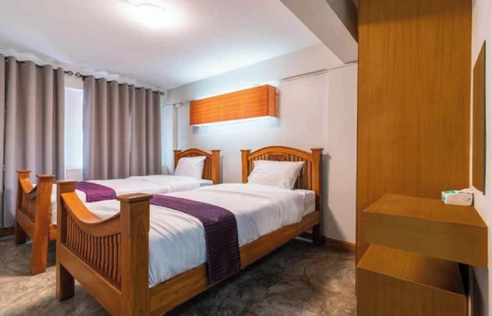 Basic Twin Room, City View