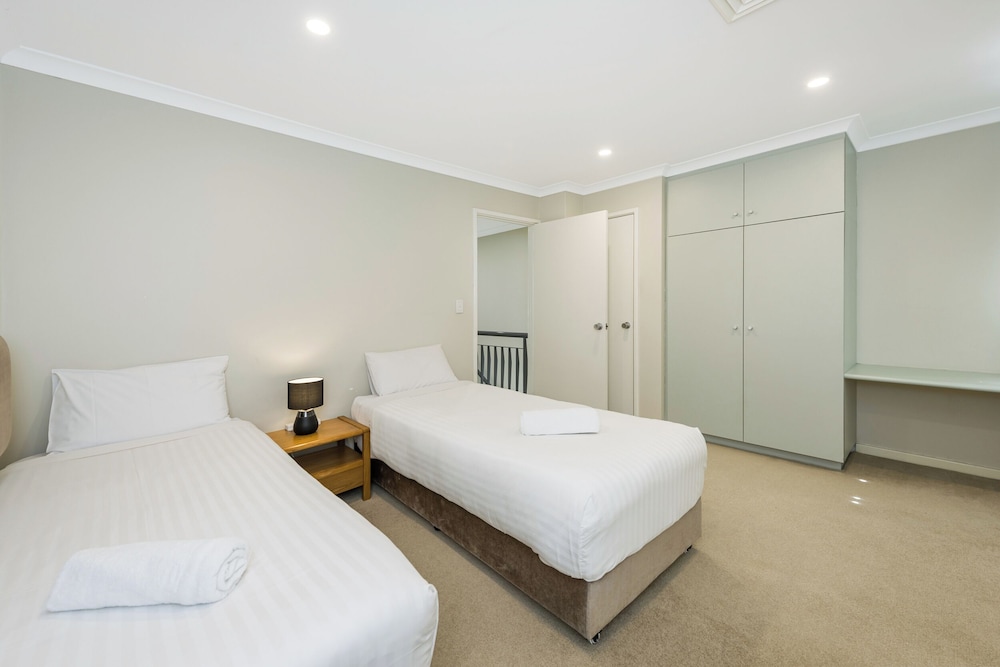 Family Villa, 2 Bedrooms, Jetted Tub - Photo 6