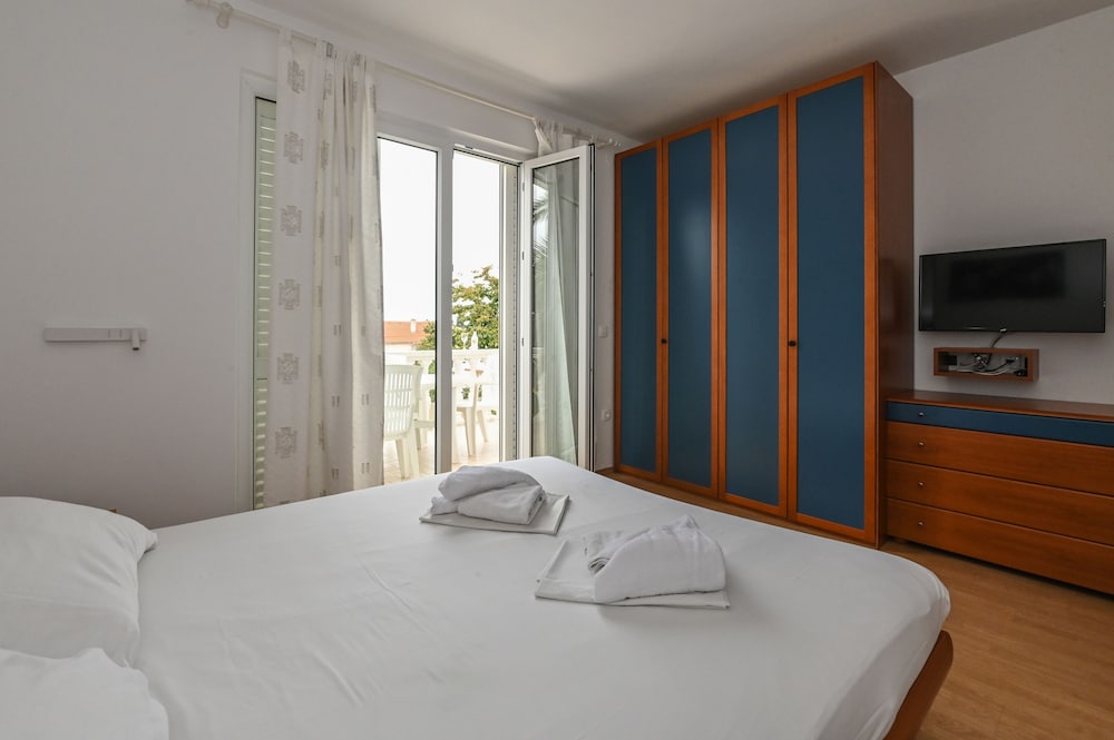 Comfort Apartment, 2 Bedrooms, Terrace, Garden View