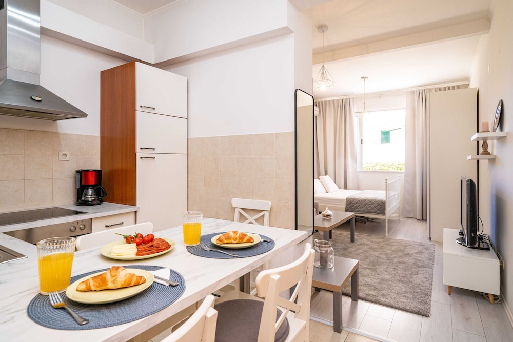 Apartment (Studio Apartment)
