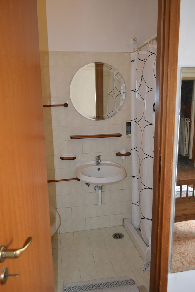 Basic Double or Twin Room photo 3