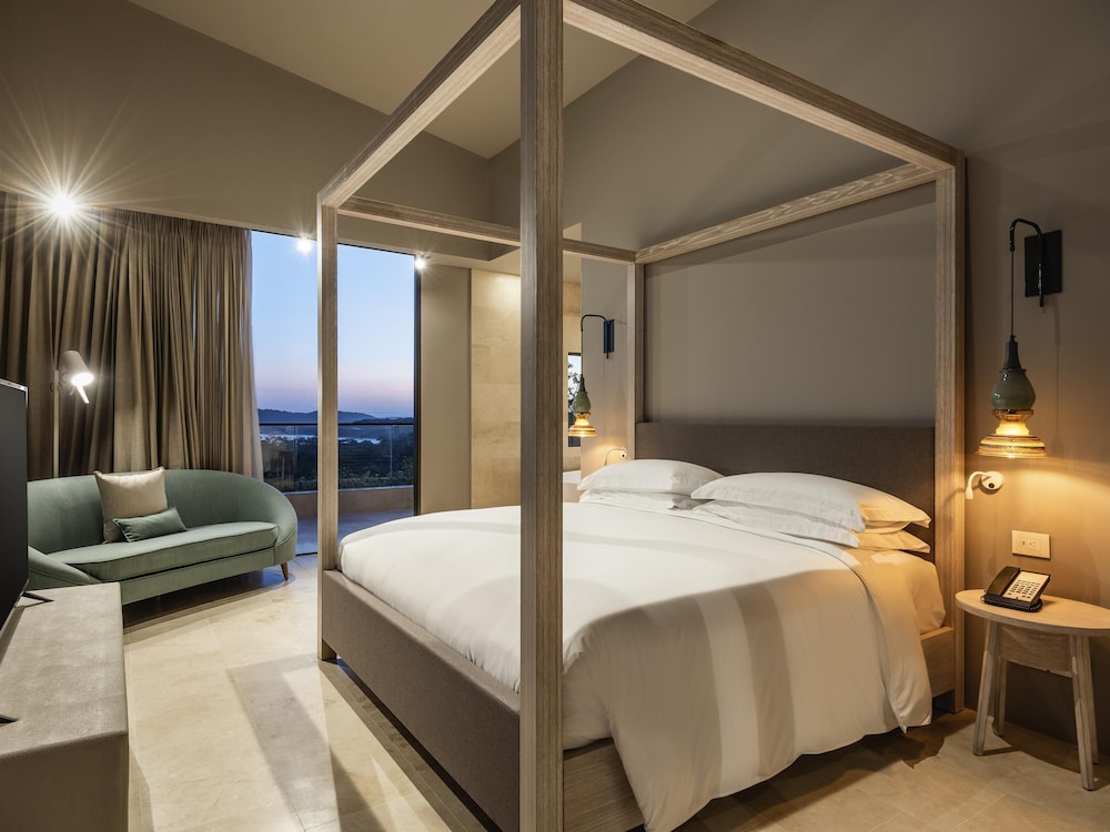 Presidential Ocean View Penthouse 1 King Bed photo 3