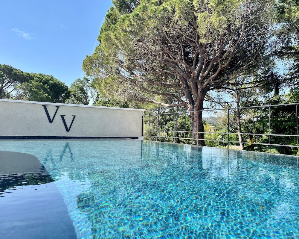 Suite Van Gogh, private pool and garden