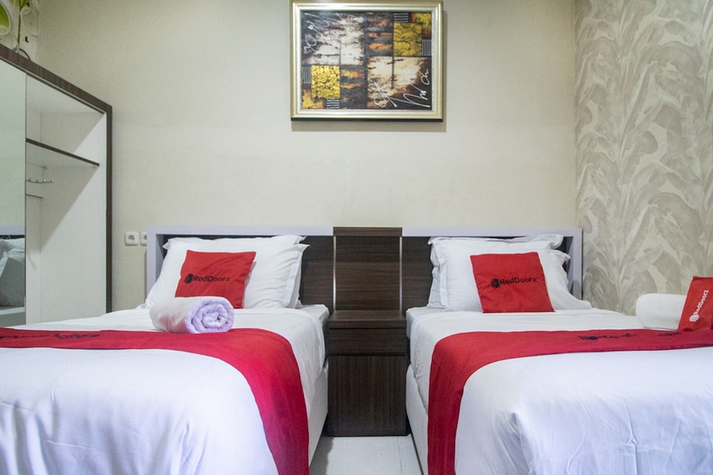Twin Room (Reddoorz) - Photo 1