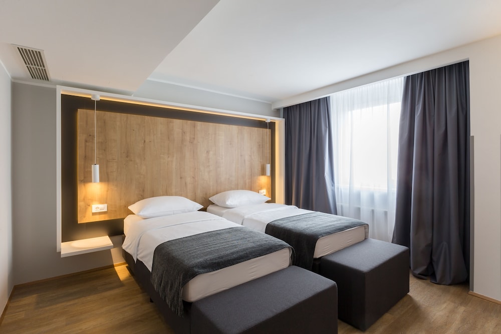 Standard Twin Room - Photo 3