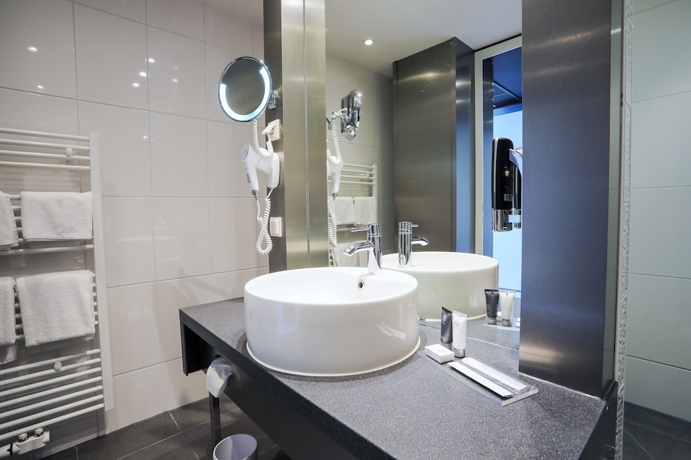 Panoramic Double Room, 1 Queen Bed, Non Smoking, Lake View (Tower) photo 3