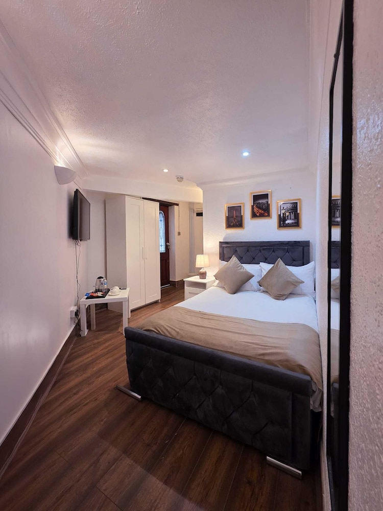Basic Single Room, 1 Large Twin Bed