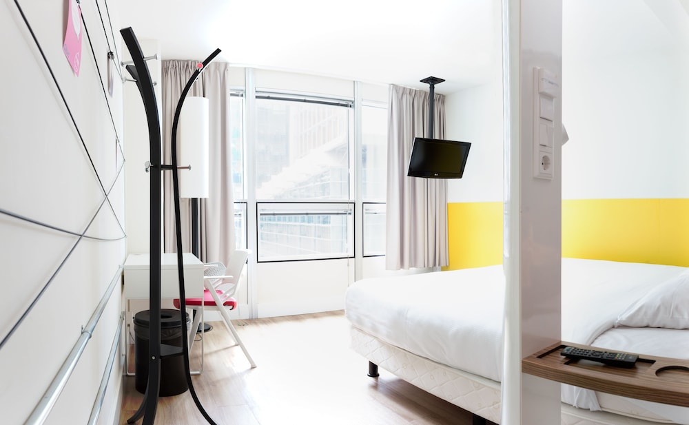 Superior Room, 1 King Bed photo 1