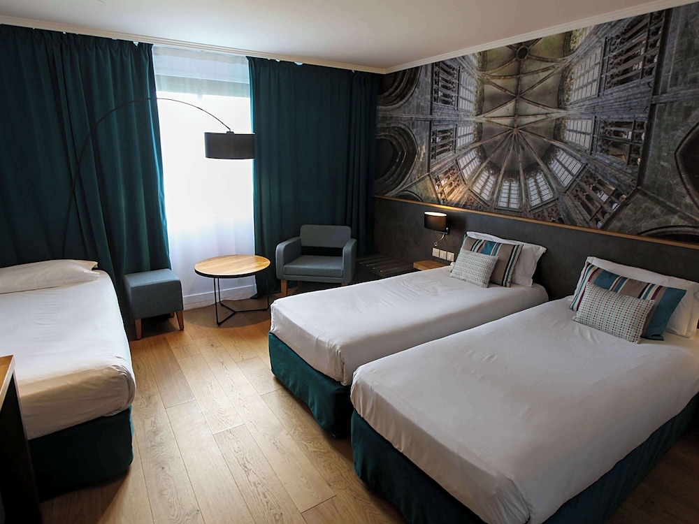 Standard Room, 3 Twin Beds - Photo 4