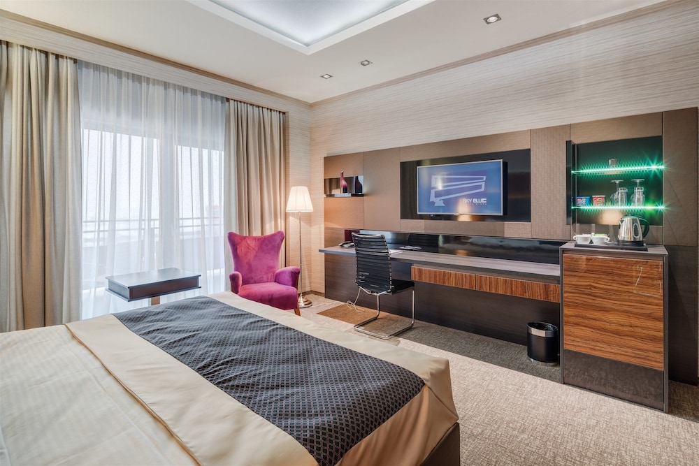Executive Single Room, Balcony, Pool View photo 3