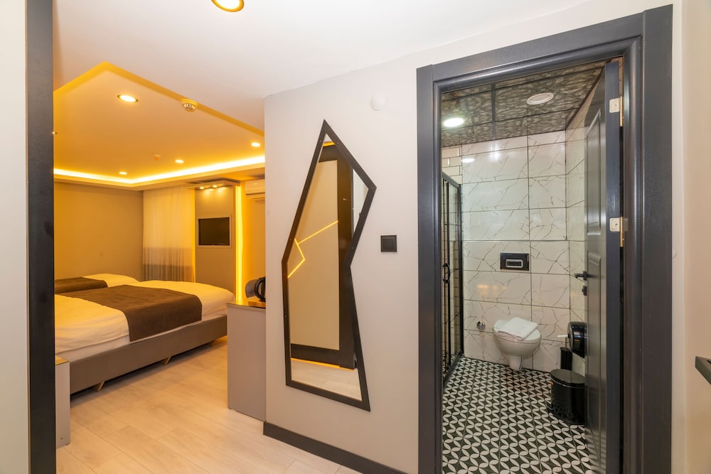 Deluxe Triple Room photo 2