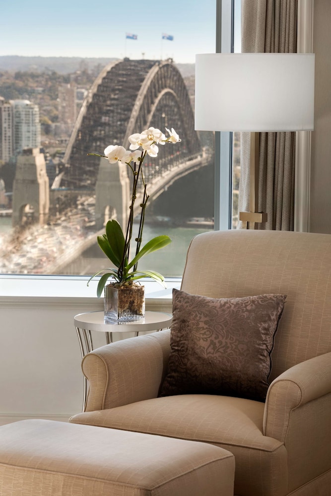 Presidential Suite, Club Lounge Access, Harbor View (High Floor)