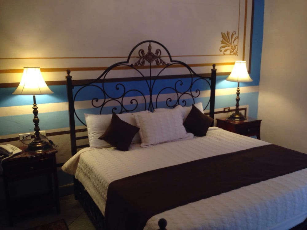 Standard Room, 1 King Bed photo 1