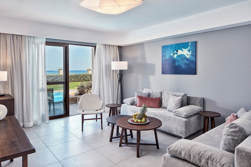 Family Suite Swim Up Sea View photo 3