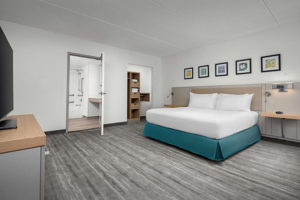 1 King Bdrm Suite with Mobility Access w/3x3SHWR - Photo 2