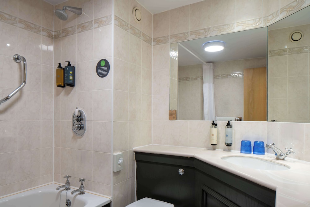 Suite, 1 Double Bed, Non Smoking (with Sofabed) - Photo 5