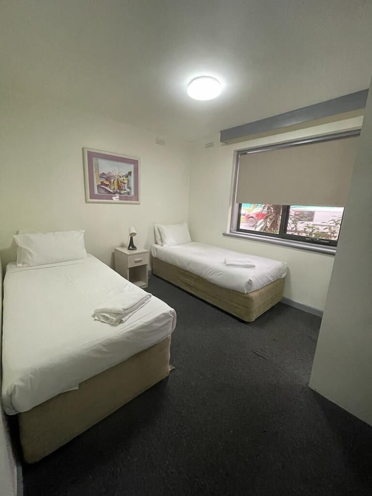 Family One Bedroom Apartment - Albert Street Building - Photo 8