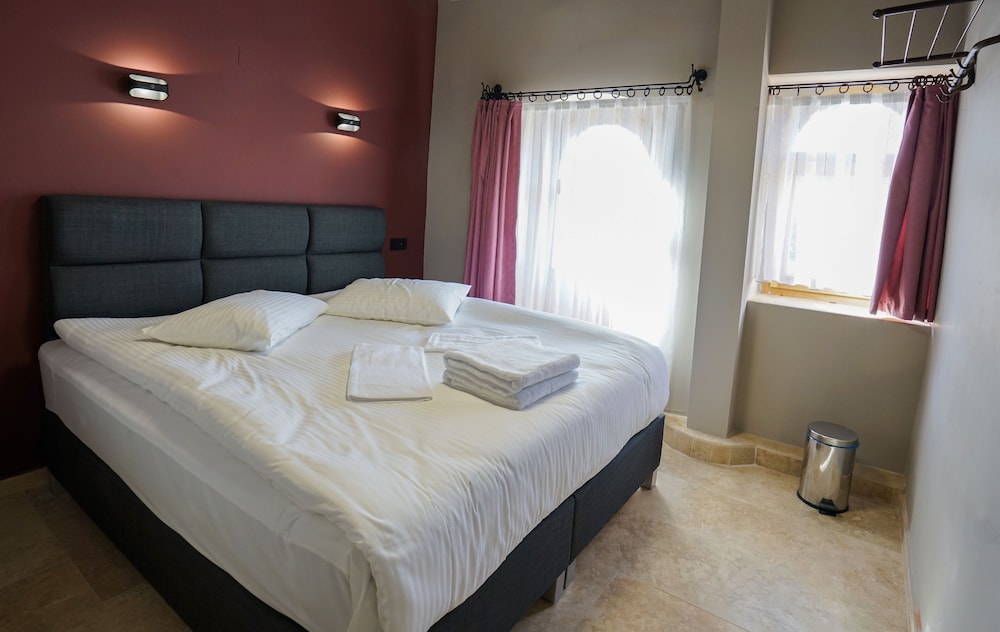 Standard Double Room - Photo 3