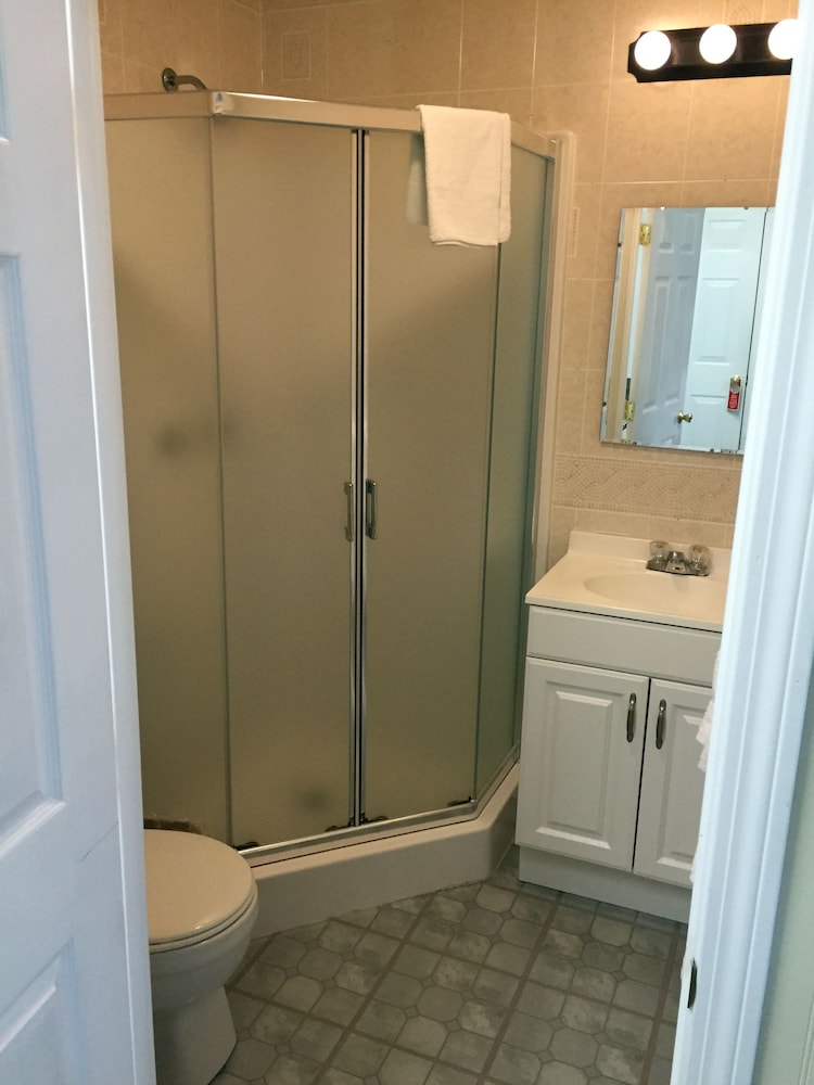 Cabin, 2 Bedrooms, Non Smoking, Refrigerator & Microwave photo 2