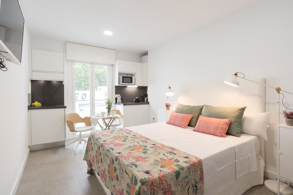 Estudio, Baño Privado (Triton)