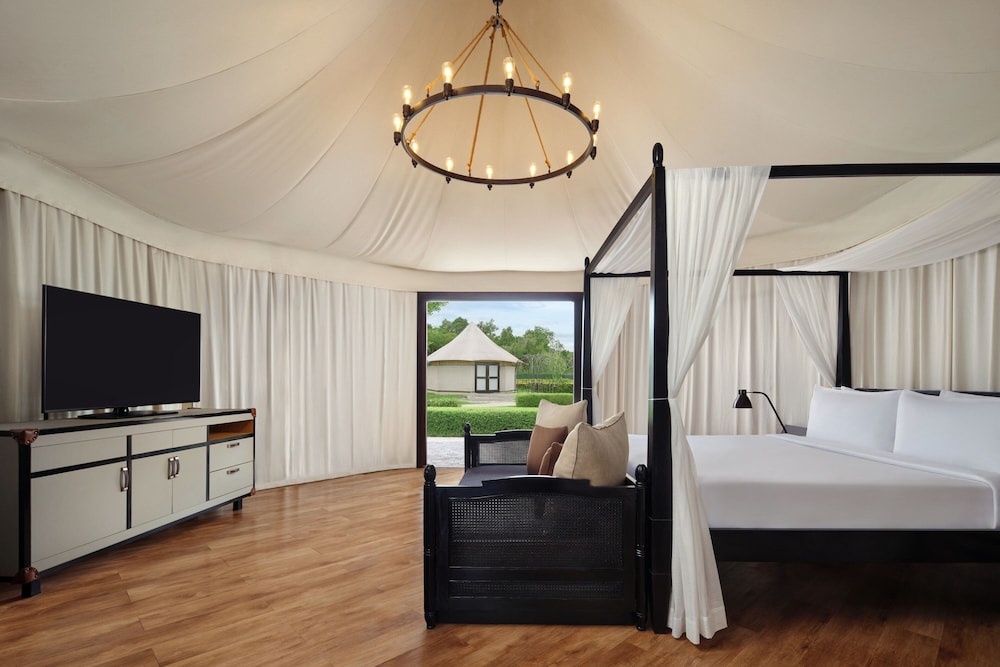 Tent, 1 King Bed with Sofa bed, Garden View