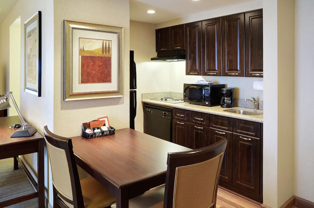 Suite, 1 Bedroom, Non Smoking (1 King Bed and Pullout Sofa Bed) - Photo 5