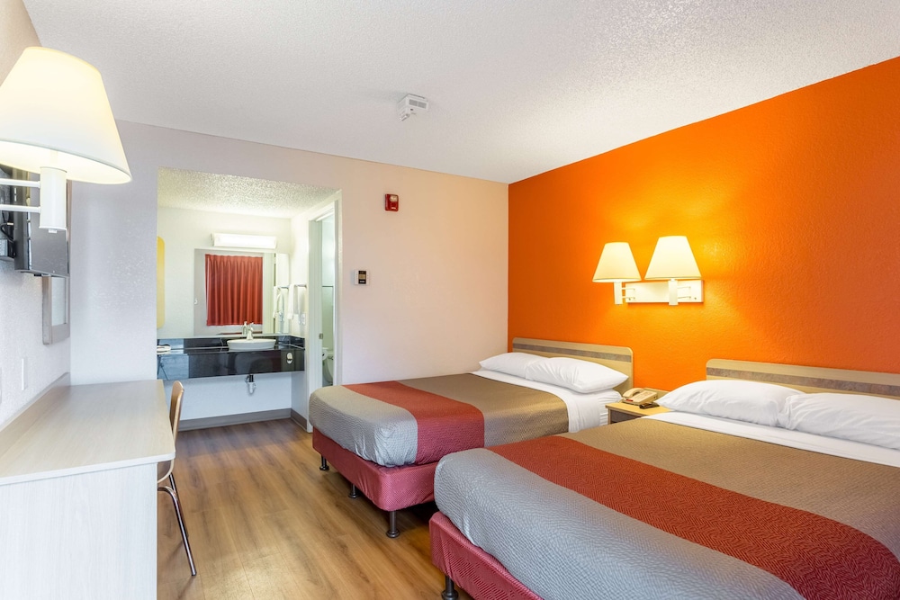 Deluxe Room, 2 Double Beds, Non Smoking, Refrigerator & Microwave photo 2