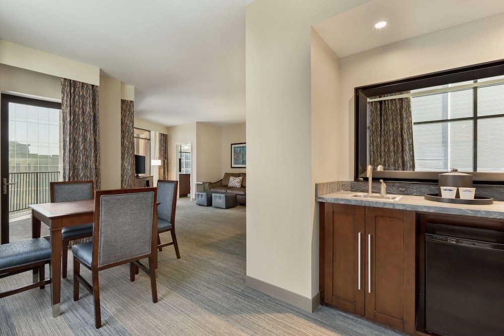 Suite, 1 King Bed, Bathtub, Corner