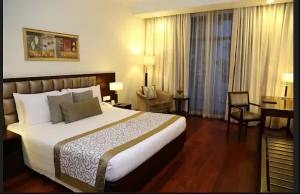 Green Room(Valley View Tower) - Photo 1