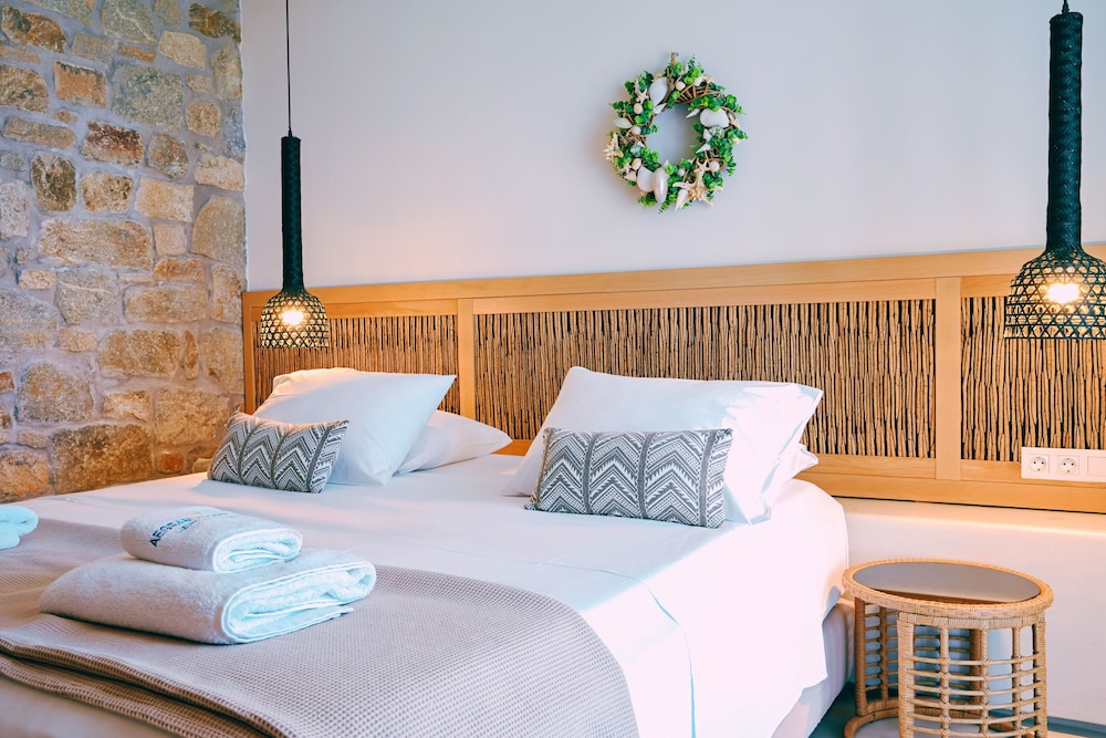 Queen-Size Double Bed Luxury Suite with Private Pool - Photo 12