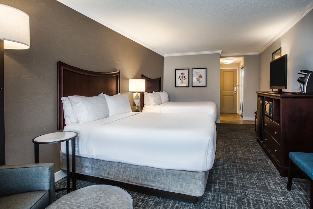Premium Room, 2 Queen Beds, Pool View - Photo 1