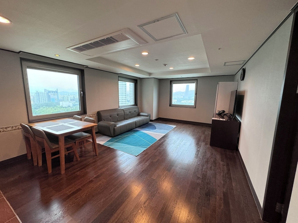 Suite Twin Room photo 2
