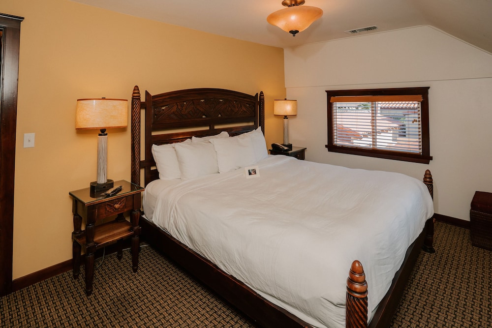 Deluxe Room, Multiple Beds, Ocean View - Photo 1
