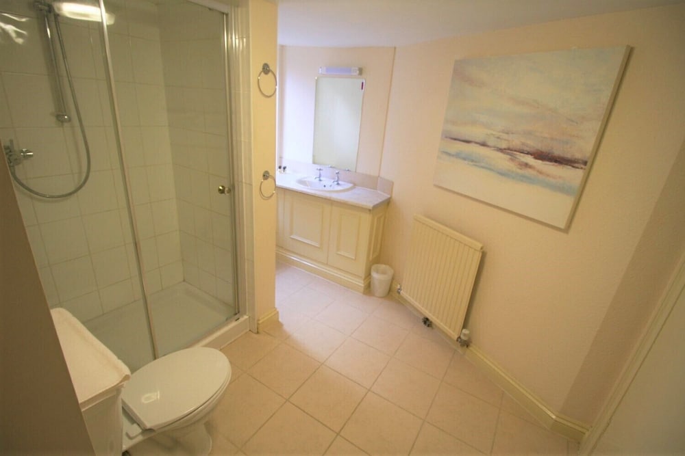 Standard Twin Room, Ensuite photo 3