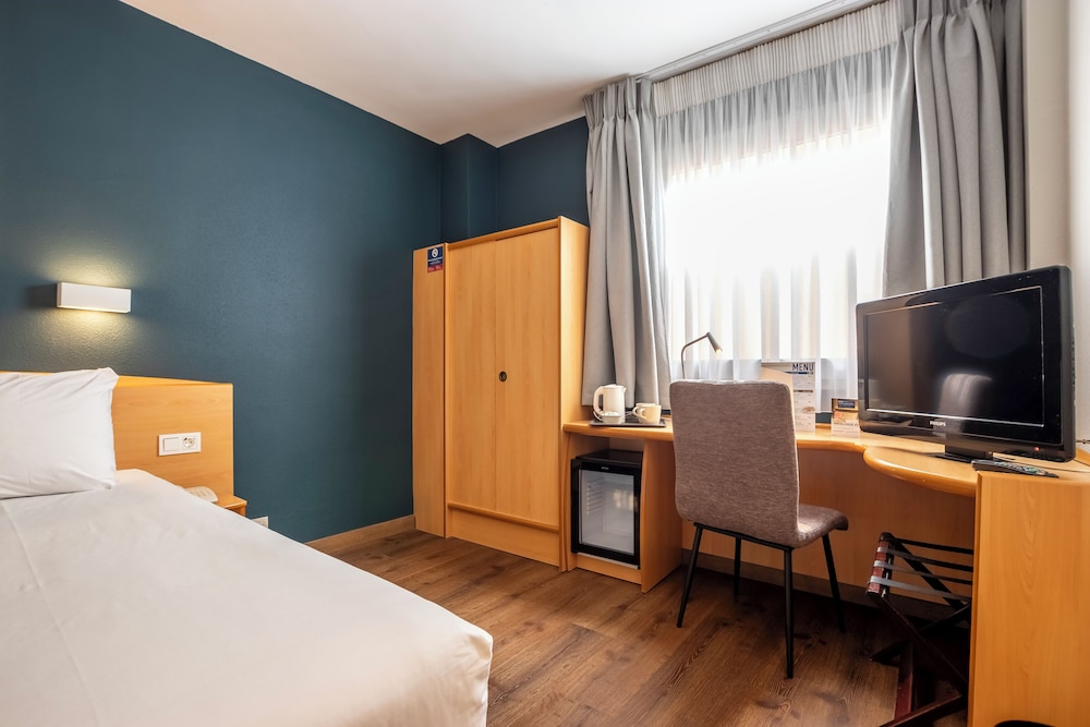 Room - Photo 27
