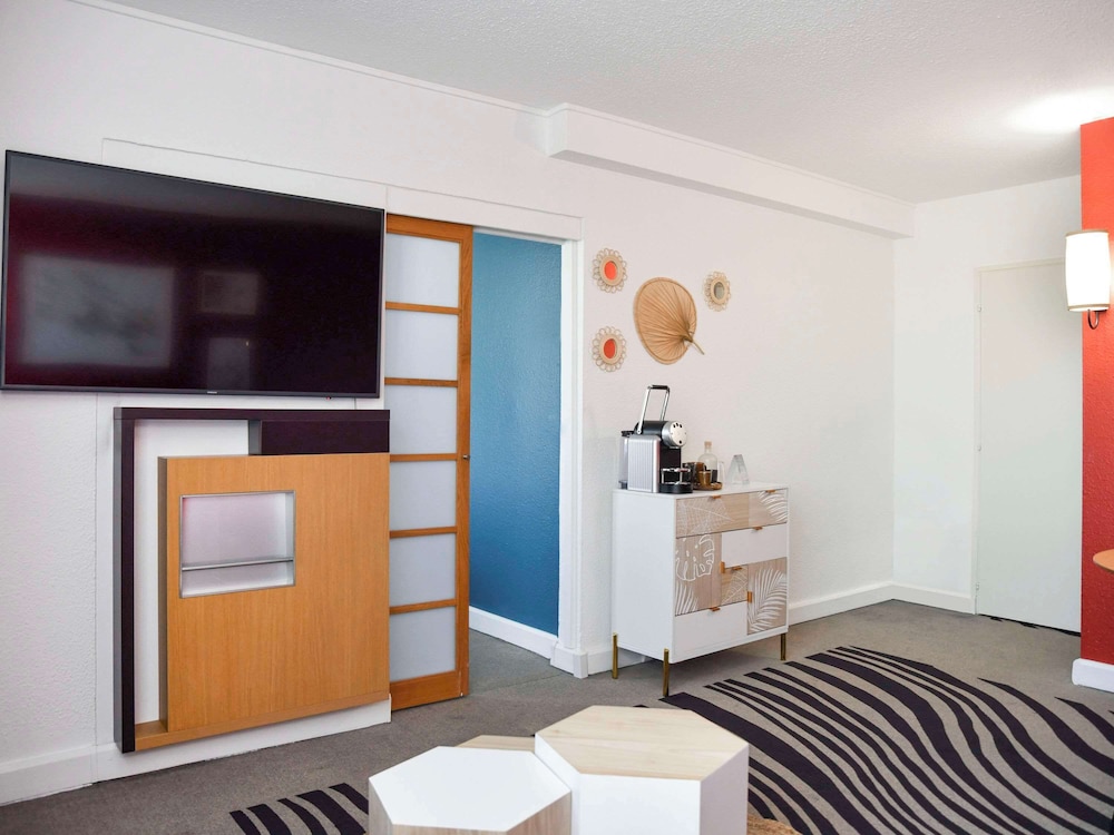Family Suite, 1 Queen Bed with Sofa bed - Photo 3
