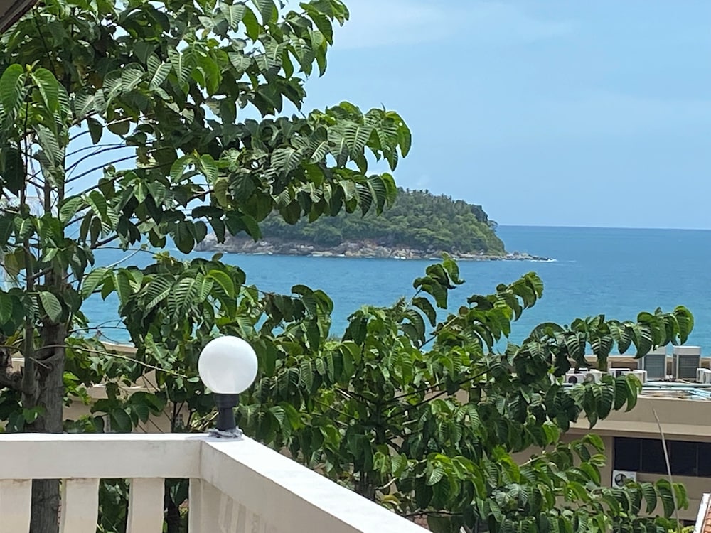 Family Triple Room with Pool and Sea View photo 3