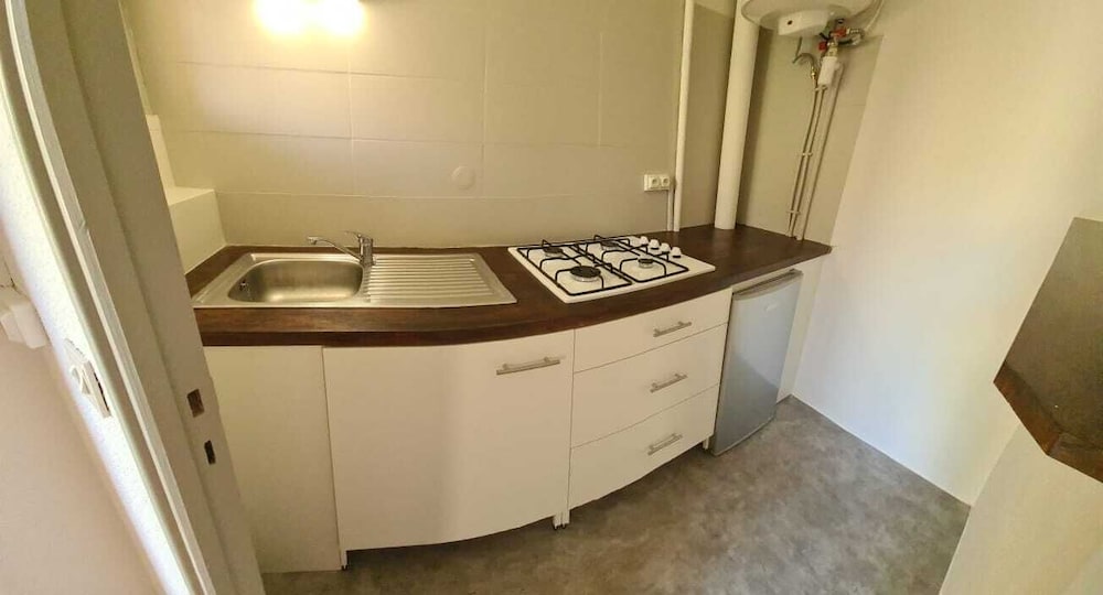 Basic Apartment, 2 Double Beds photo 3