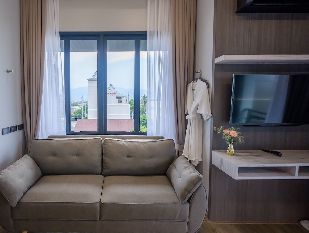Premier Room, 1 Queen Bed - Photo 5