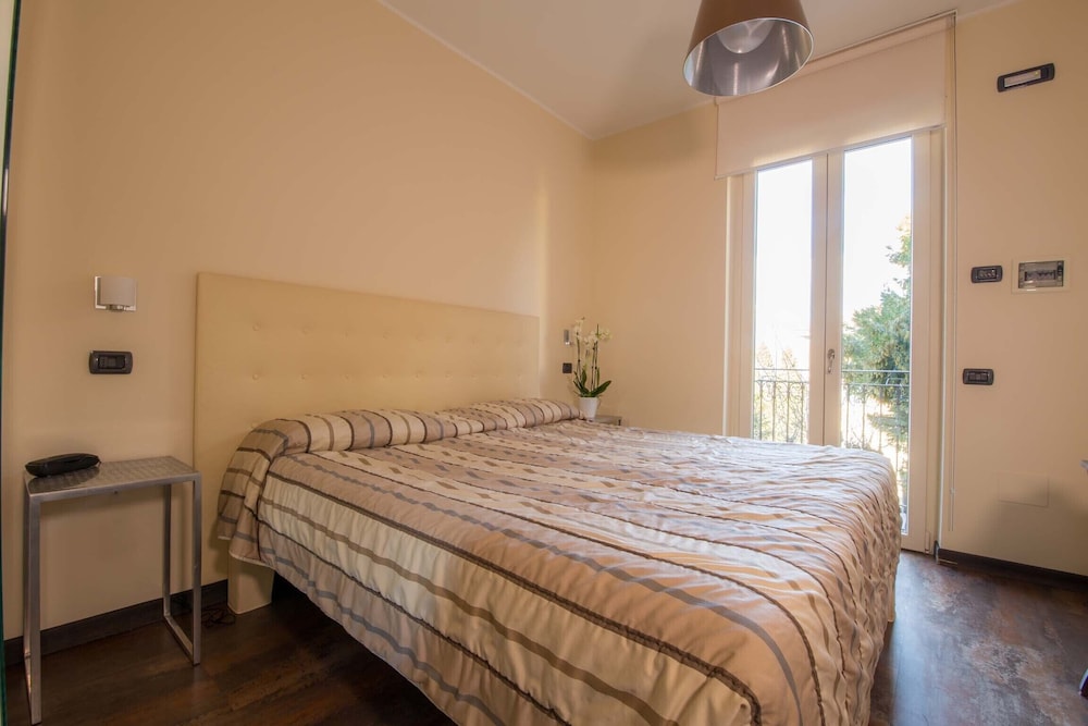 Double or Twin Room, Balcony, Partial Lake View