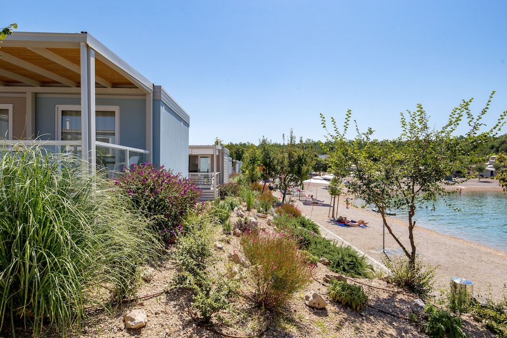 Mobile Home, Sea View