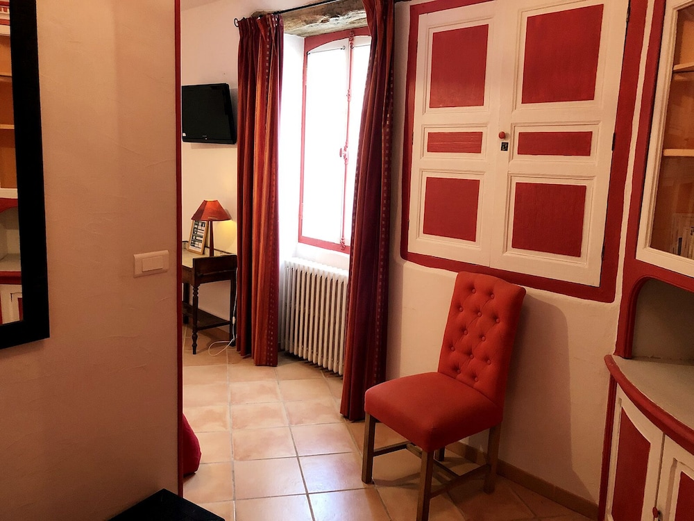 Room, 1 Queen Bed, Non Smoking, Ground Floor (Orange) photo 3